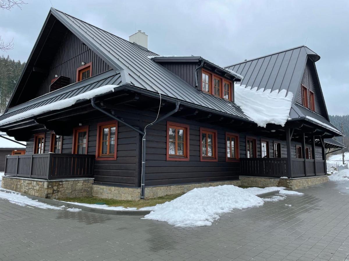 Neta Velke Karlovice, Polansky Dvur